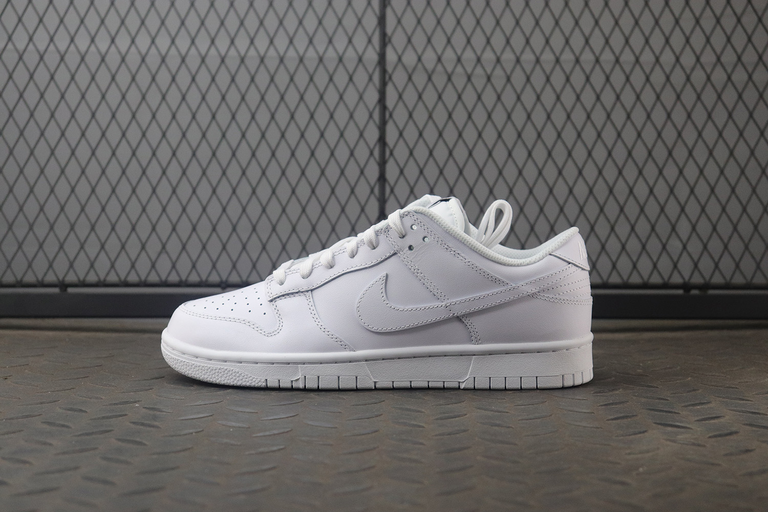 M 나이키 덩크 로우 트리플 화이트 DD1503-109