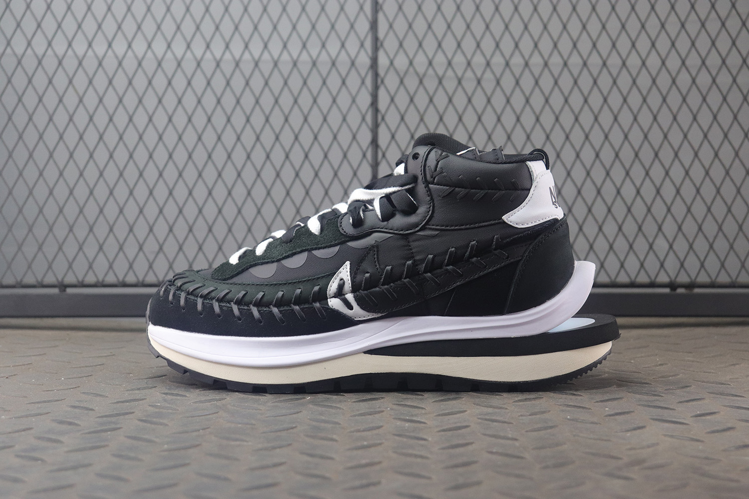 H12 나이키 사카이 장 폴 고티에 베이퍼와플 블랙 화이트 DH9186-001