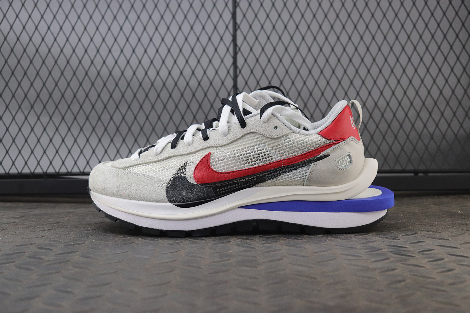 TOP sacai x VaporWaffle CV1363-100