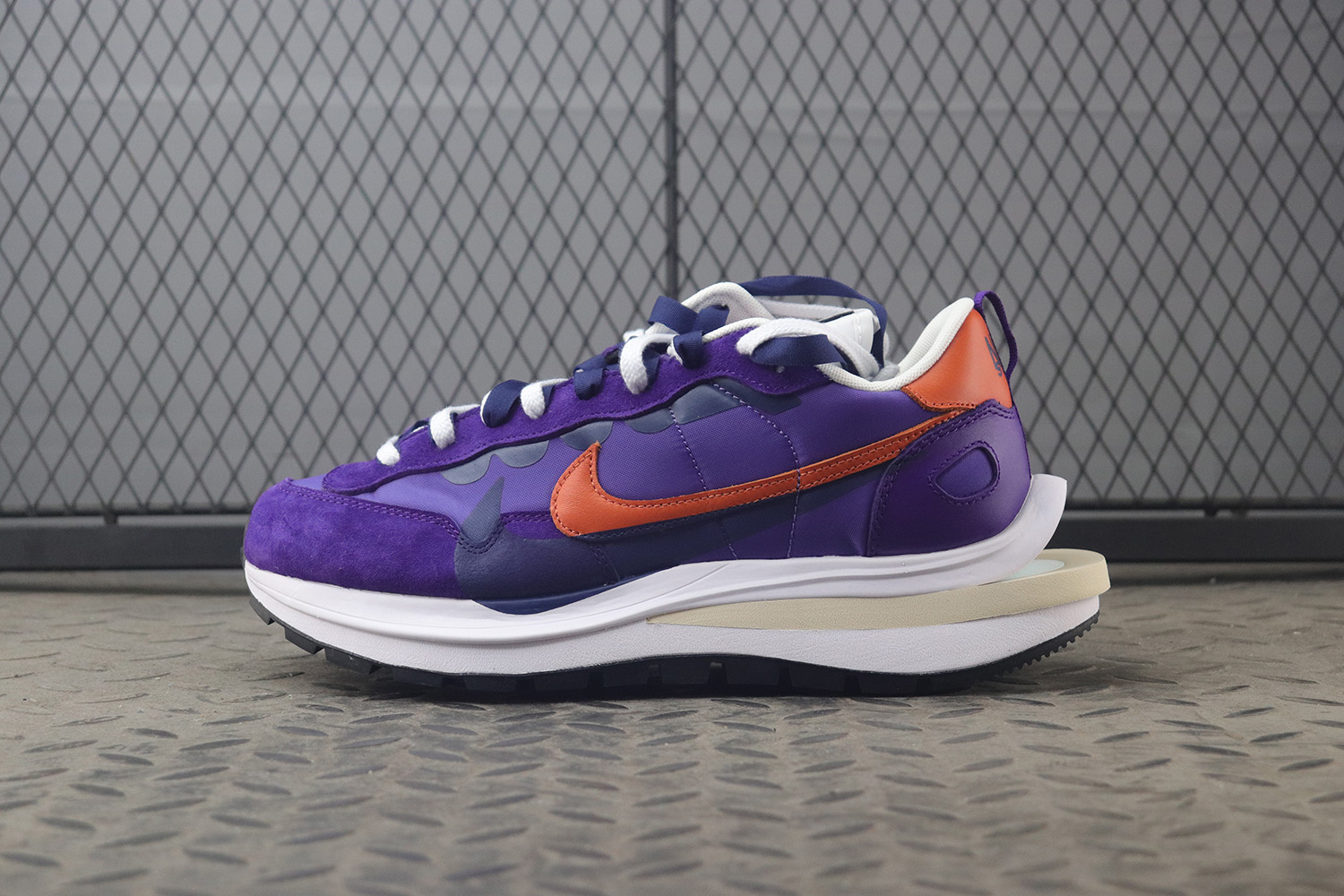 TOP VaporWaffle x Sacai DD1875-500