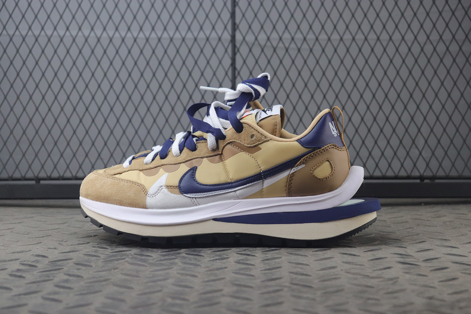 TOPVaporWaffle x Sacai DD1875-200