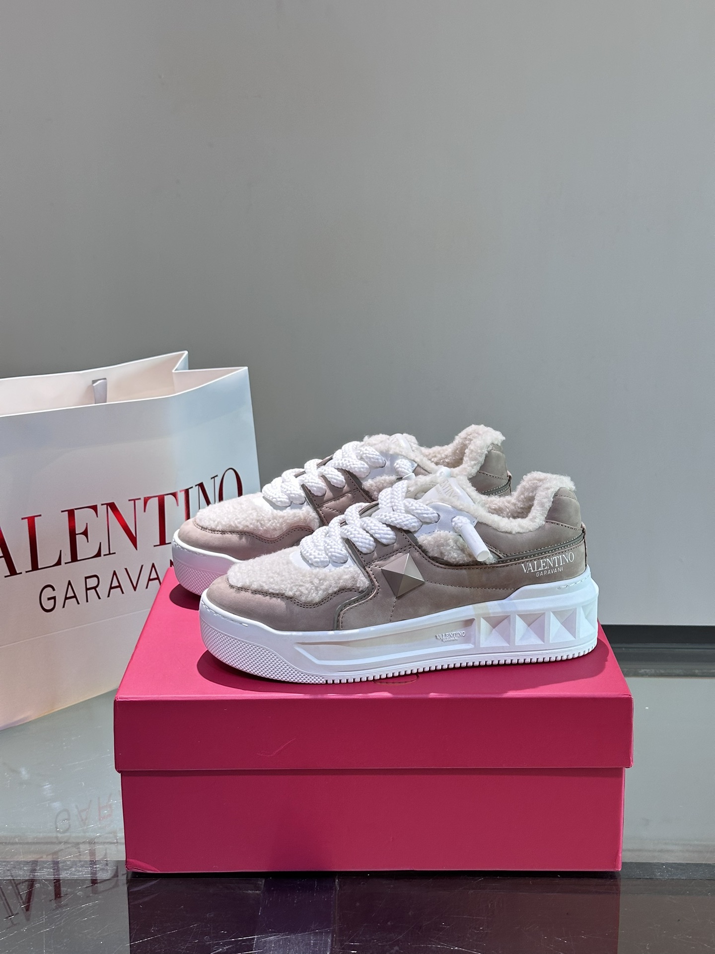 발렌티노 Valentino 스니커즈